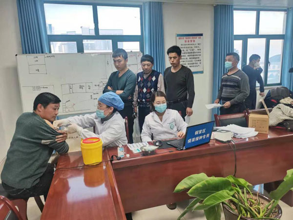 映湖社區(qū)到公司開(kāi)展疫苗接種工作