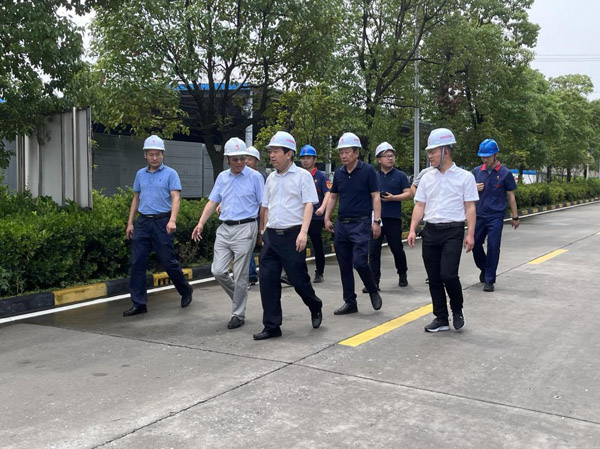 市副市長汪發(fā)進到建材公司調研