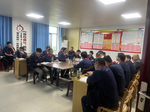 王伍升到建材研究室、建材公司調研 王伍升到建材研究室、建材公司調研